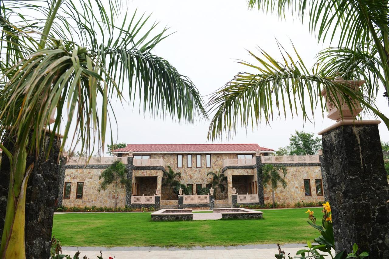 Vikrama Heritage Resort Pavagadh Hālol エクステリア 写真