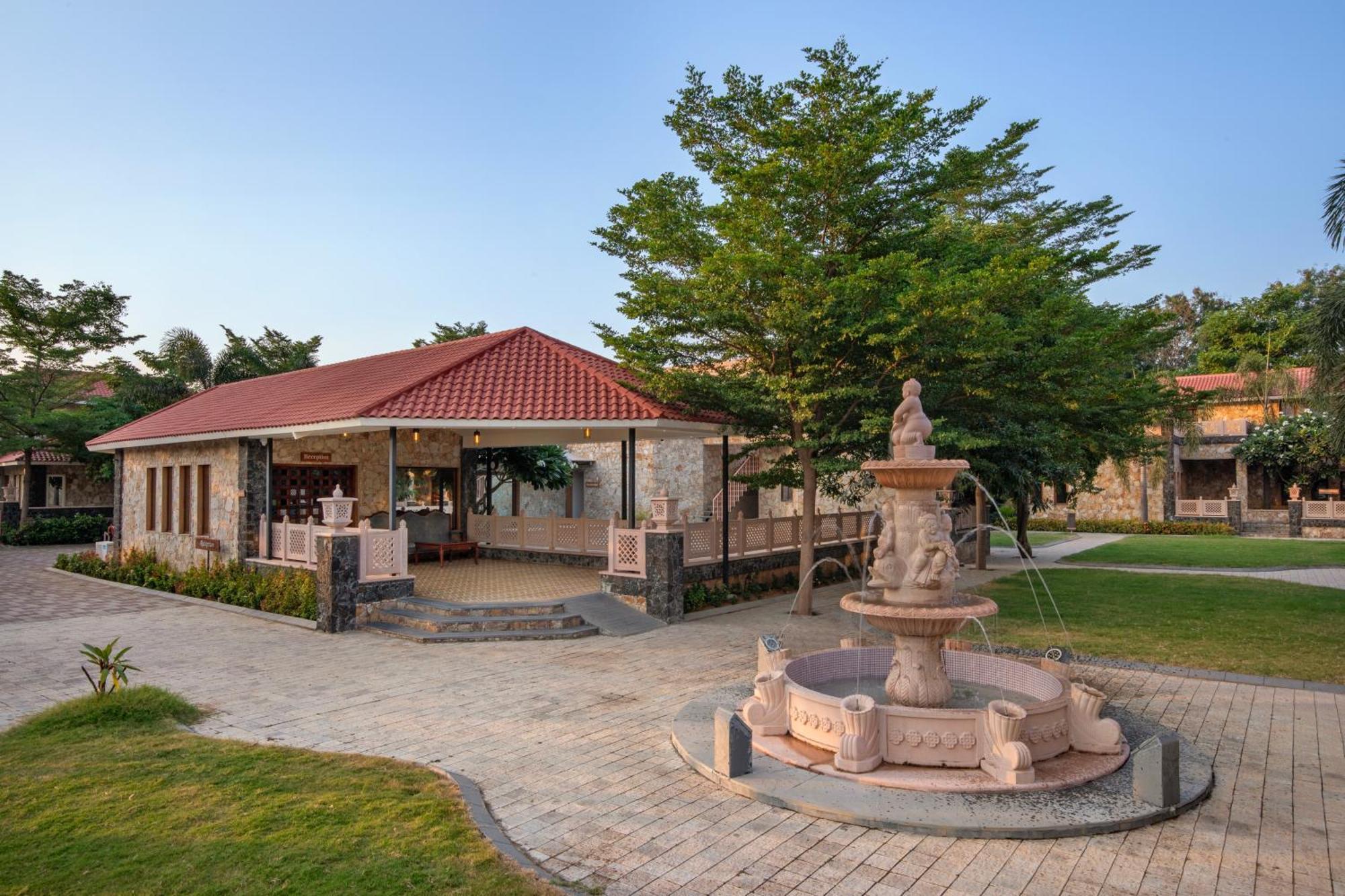 Vikrama Heritage Resort Pavagadh Hālol エクステリア 写真